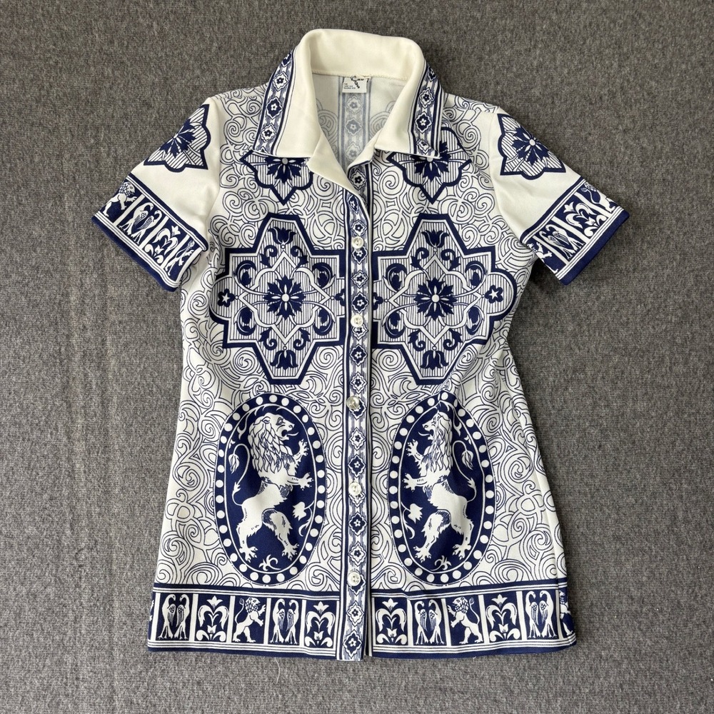 Vintage 60s 70s Blue Heraldic Lion Print Button Up Knit Top Short Sleeve Large